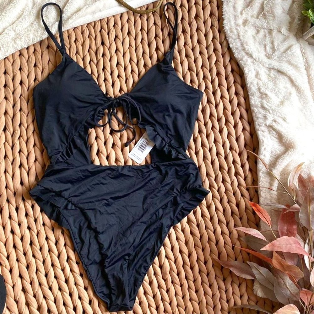 Dippin daisys one piece black swimsuit